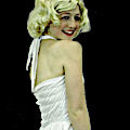 (image for) Iconic Marilyn Monroe Hollywood Adult Costume. Halloween Medium+ (Std) QCO1503Std