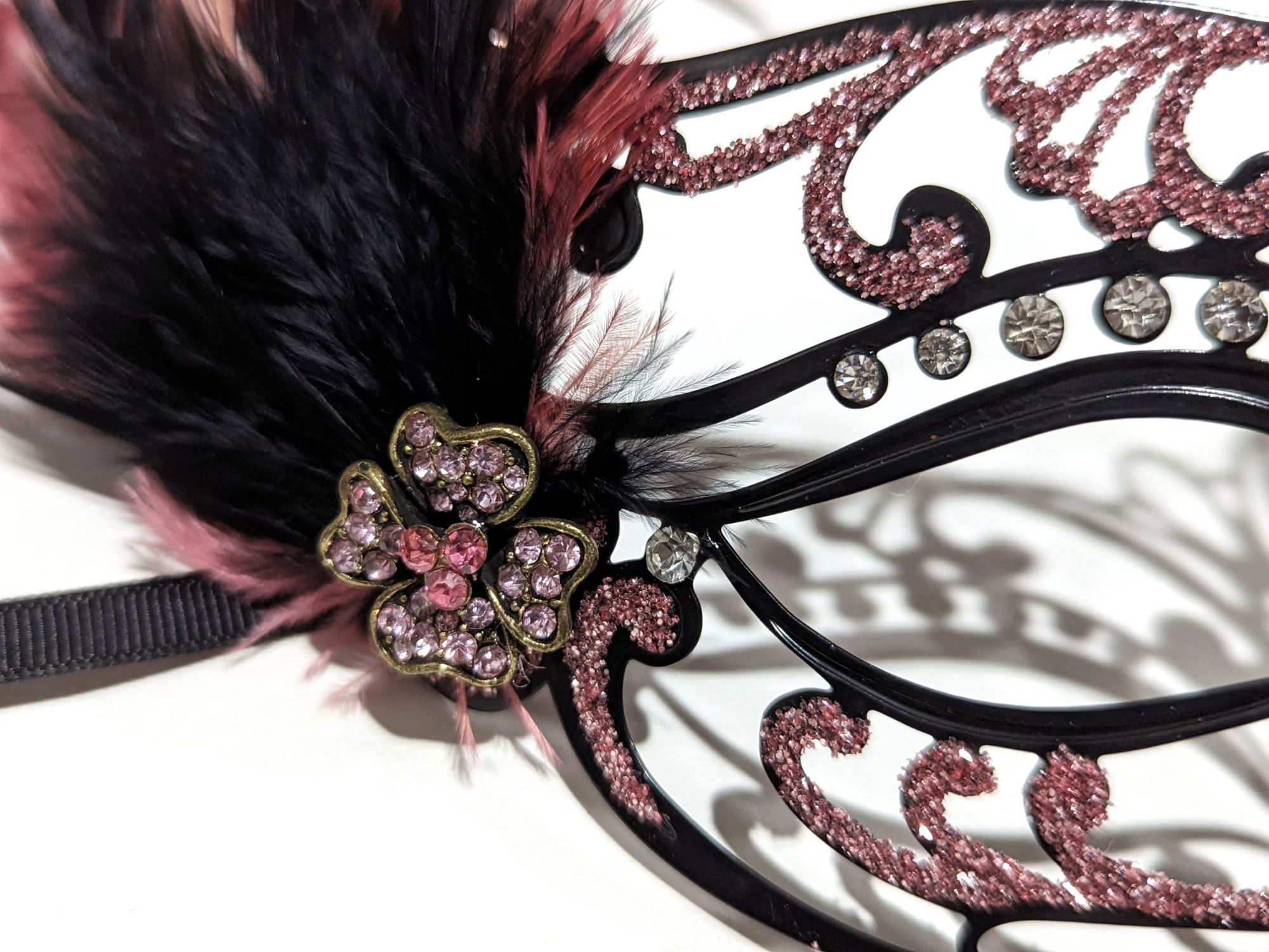 (image for) Blush Dusty Pink & Black Metal Mask Feather Venetian Mask UM164 - Click Image to Close