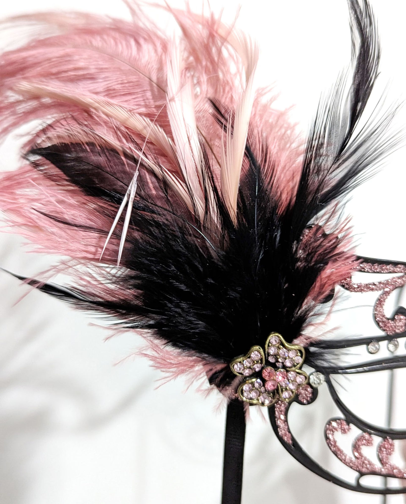 (image for) Blush Dusty Pink & Black Metal Mask Feather Venetian Mask UM164 - Click Image to Close