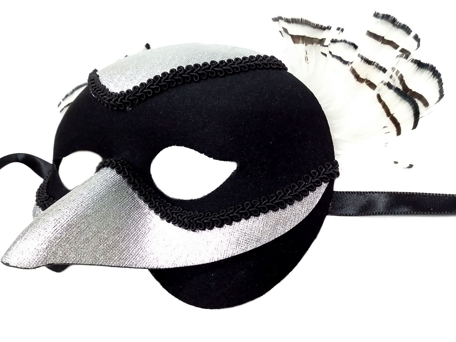 (image for) Costume Mask resembling Magpie Bird Costume Party Eyemask Black & Silver Venetian Feather Mask - UM143