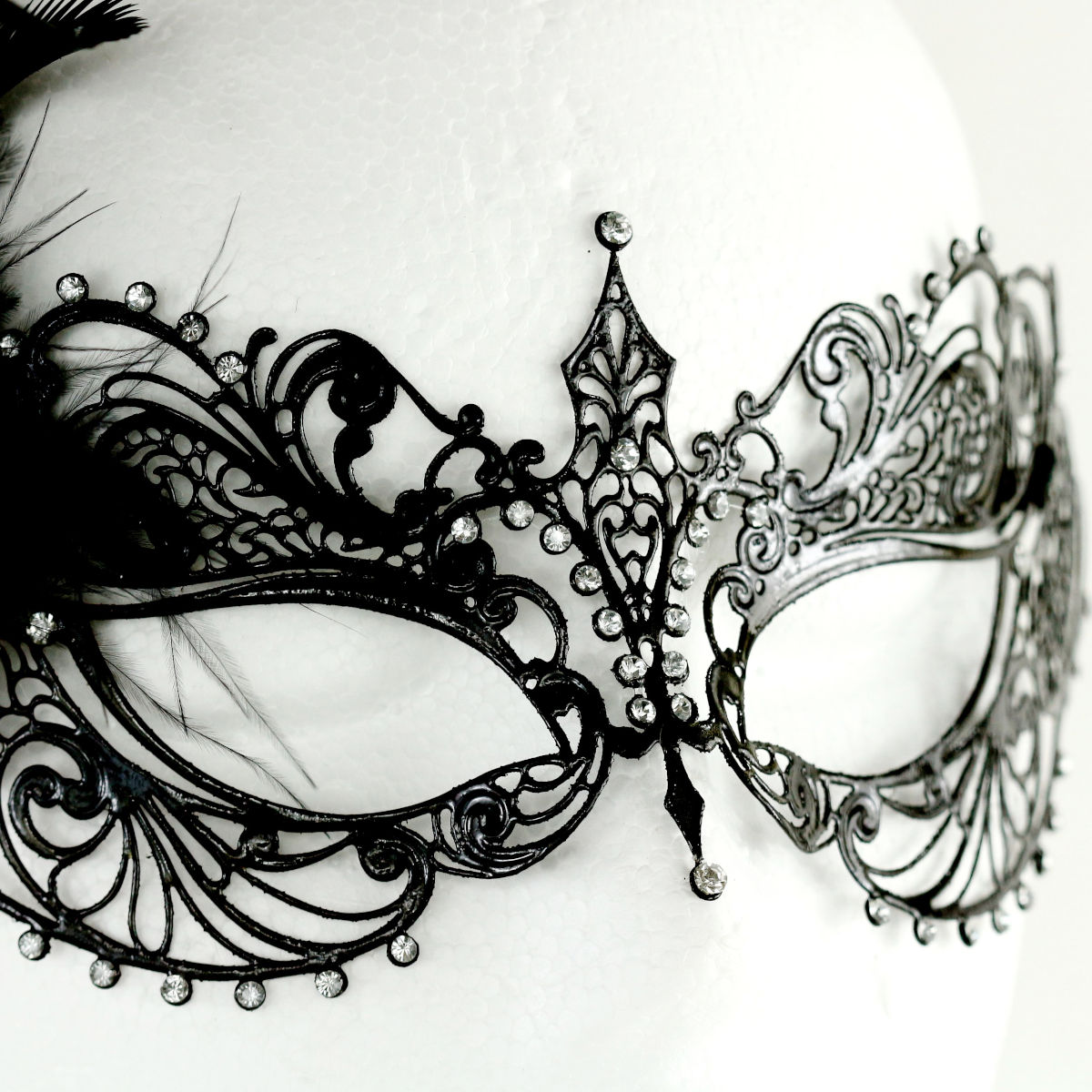 (image for) Eliza Black Metal Mask with Feathers TMK010